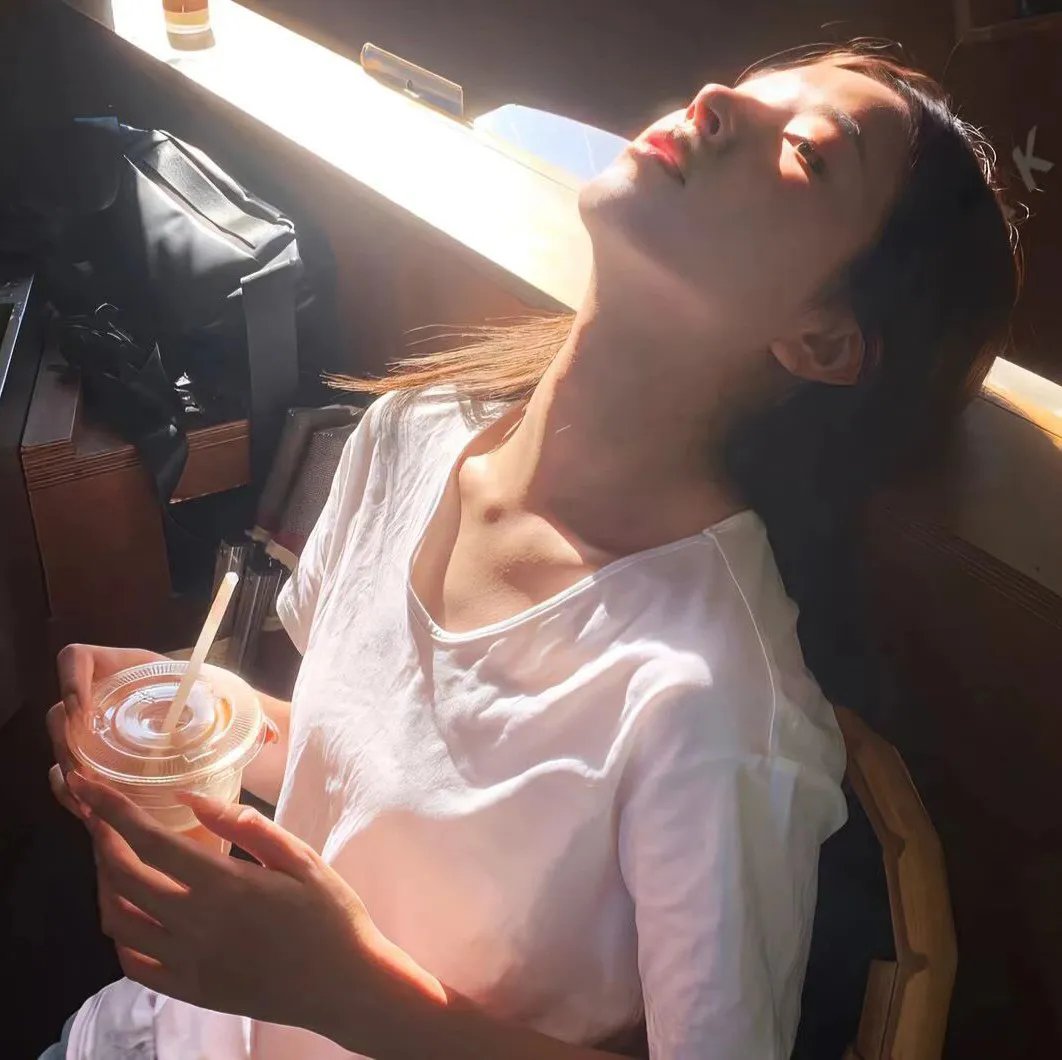 坡道上的红屋顶